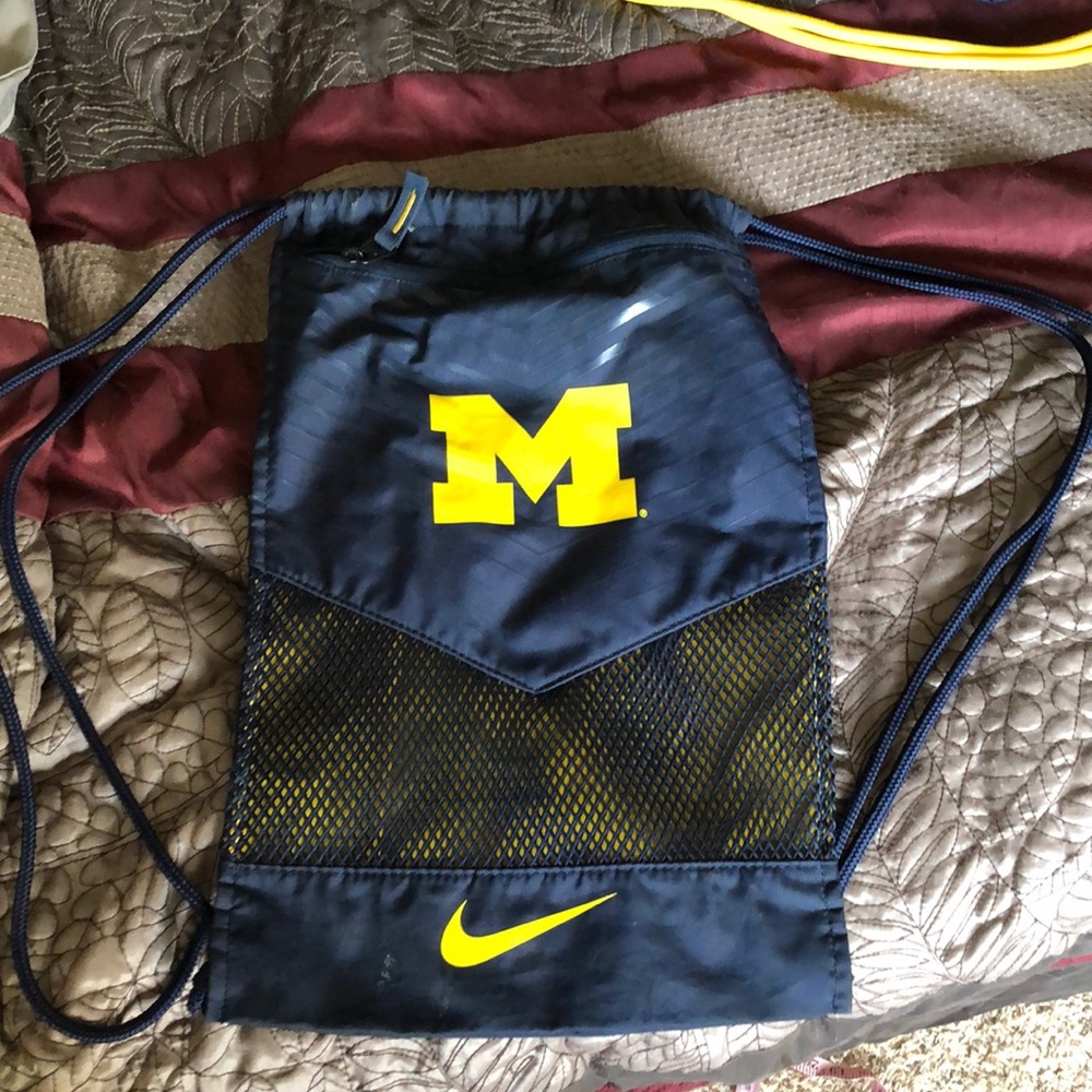 Nike university of Michigan drawstring bag